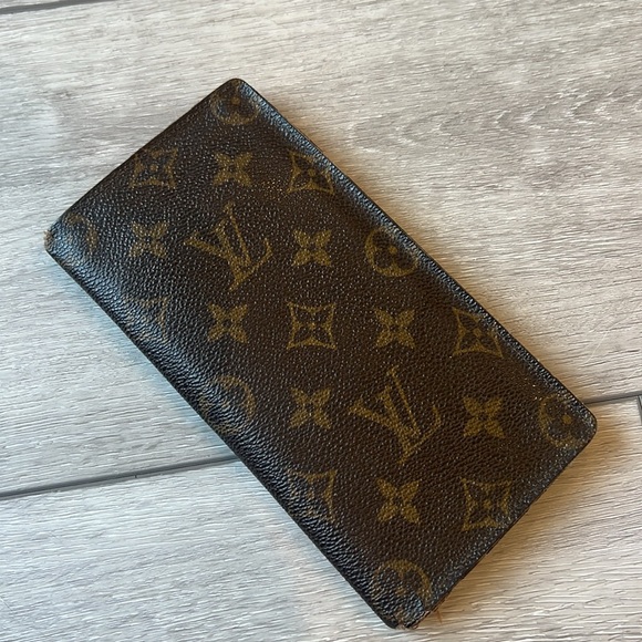 Louis Vuitton Handbags - Louis Vuitton authentic classic monogram long bifold LV mono wallet